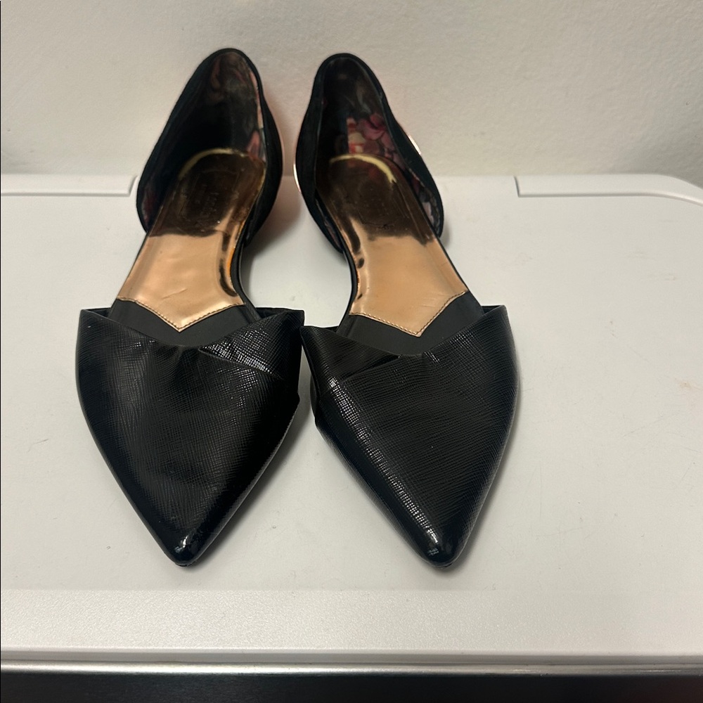 Ted baker Flats with gold accents on the back. Comfortable & stylish. - Picture 7 of 9